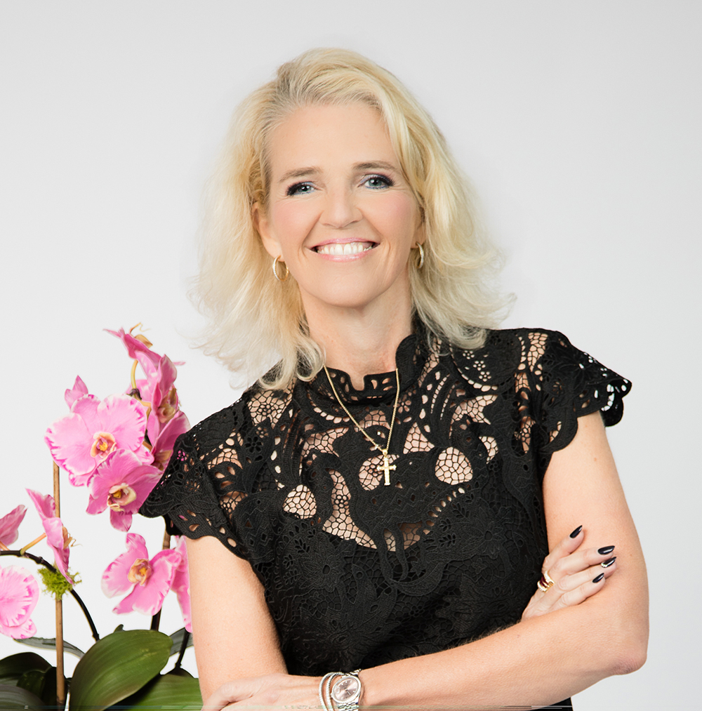 Tiffany Wallace, Dagen Personnel